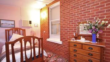 4 bedrooms, desk, iron/ironing board, travel cot