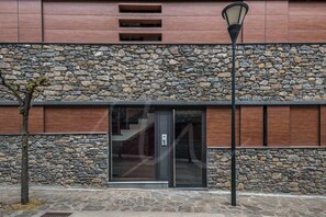 Exterior detail - Àneu, by SeaMount Rentals (Valencia D'Aneu)