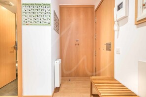 Interior - Àneu, by SeaMount Rentals (Valencia D'Aneu)