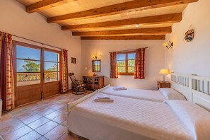 5 Schlafzimmer, Bügeleisen/Bügelbrett, kostenloses WLAN, Bettwäsche