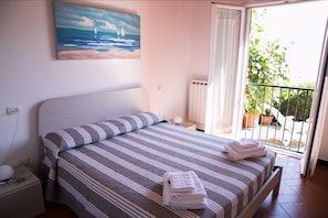 2 slaapkamers, een strijkplank/strijkijzer, gratis wifi, beddengoed