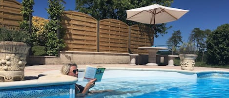 Piscina all'aperto, una piscina riscaldata