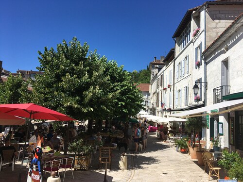 CHARMING 4 BEDROOM FARMHOUSE N BRANTOME WITH HEATED POOL AT REDUCED PRICE