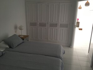 1 chambre, fer et planche à repasser, accès Internet, draps fournis