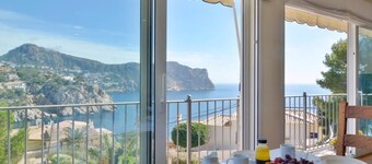 Charming Villa With Enchanting Sea Views And Pool Up to 7 Guests