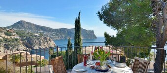 Charming Villa with Sea Views & Pool