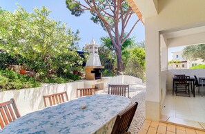 Outdoor dining - Villa Ladeira - Private pool, Sea view, Smart tv, games, wifi, Ac (Albufeira)