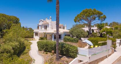 Villa Ladeira - Private pool, Sea view, Smart tv, games, wifi, Ac