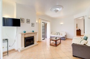 Smart TV, fireplace, DVD player, ping pong - Villa Ladeira - Private pool, Sea view, Smart tv, games, wifi, Ac (Albufeira)