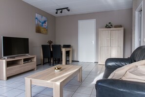 Smart TV - Boszicht 1 aan de Kust luxury apartment 4 people. Beach 800 mtr (Oostkapelle)