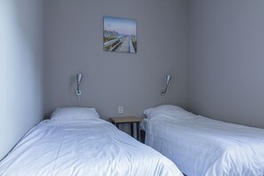 2 bedrooms, iron/ironing board, travel cot, free WiFi