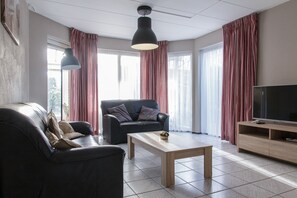 Smart TV - Boszicht 1 aan de Kust luxury apartment 4 people. Beach 800 mtr (Oostkapelle)