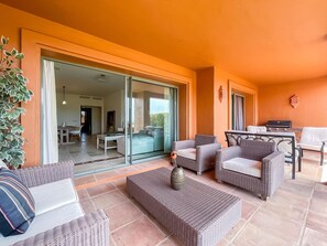 تناول الطعام بالخارج