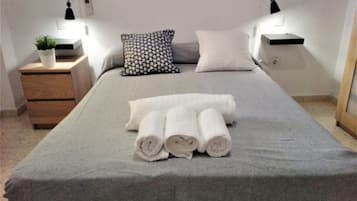 1 chambre, fer et planche Ă  repasser, accĂšs Internet, draps fournis