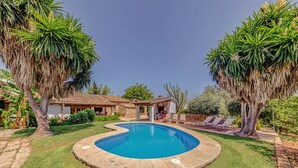 حمام سباحة