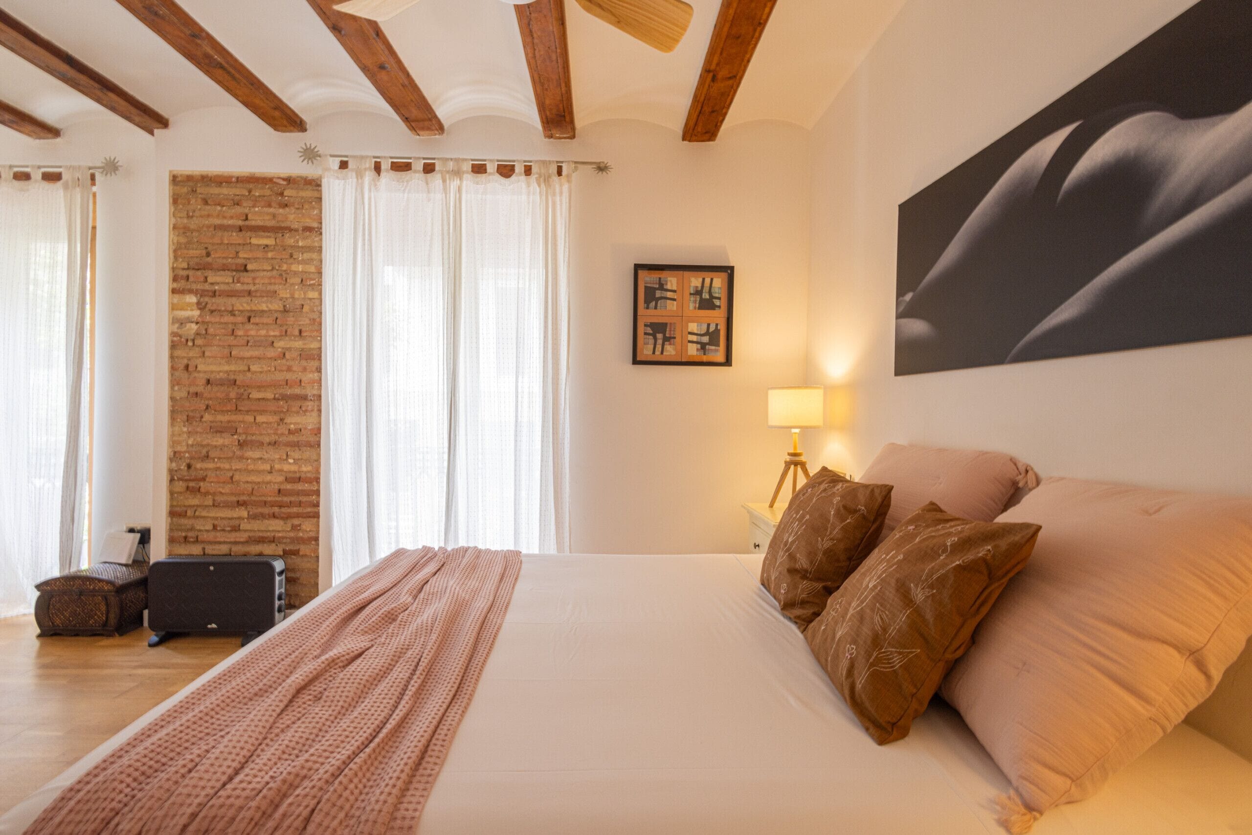 Een strijkplank/strijkijzer, gratis wifi, beddengoed