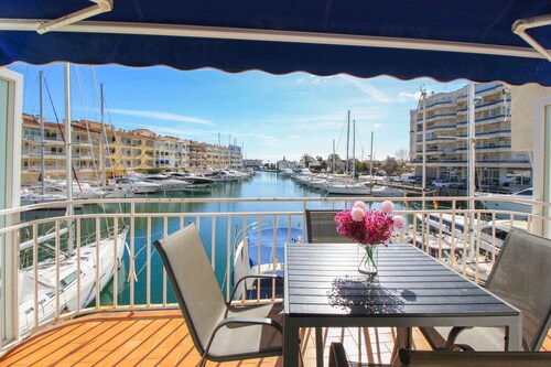 Charmant appartement 1er étage, 2 chambres dans le port d'Empuriabrava