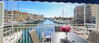 Beautiful apartment 1st floor,  2 bedroom in the main port of Empuriabrava