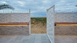 A gated entrance with a stone wall and a metal gate. - House in front of the beach of Balestrate (Balestrate)