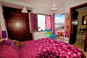 3 slaapkamers, een strijkplank/strijkijzer, gratis wifi, beddengoed