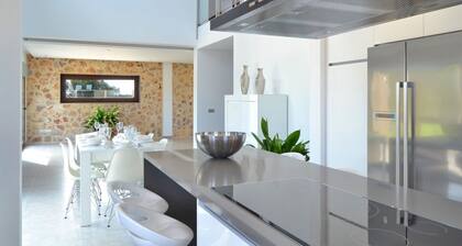 Son Sastre 024 luxurious villa with large swimming pool, air conditioning, garden and terrace