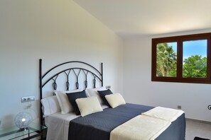 4 habitaciones, tabla de planchar con plancha y wifi gratis 