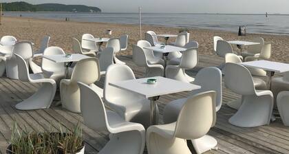 Ylellinen huoneisto, jossa on puutarha ja terassi (2 min kävelymatkan päässä rannasta 200 m)