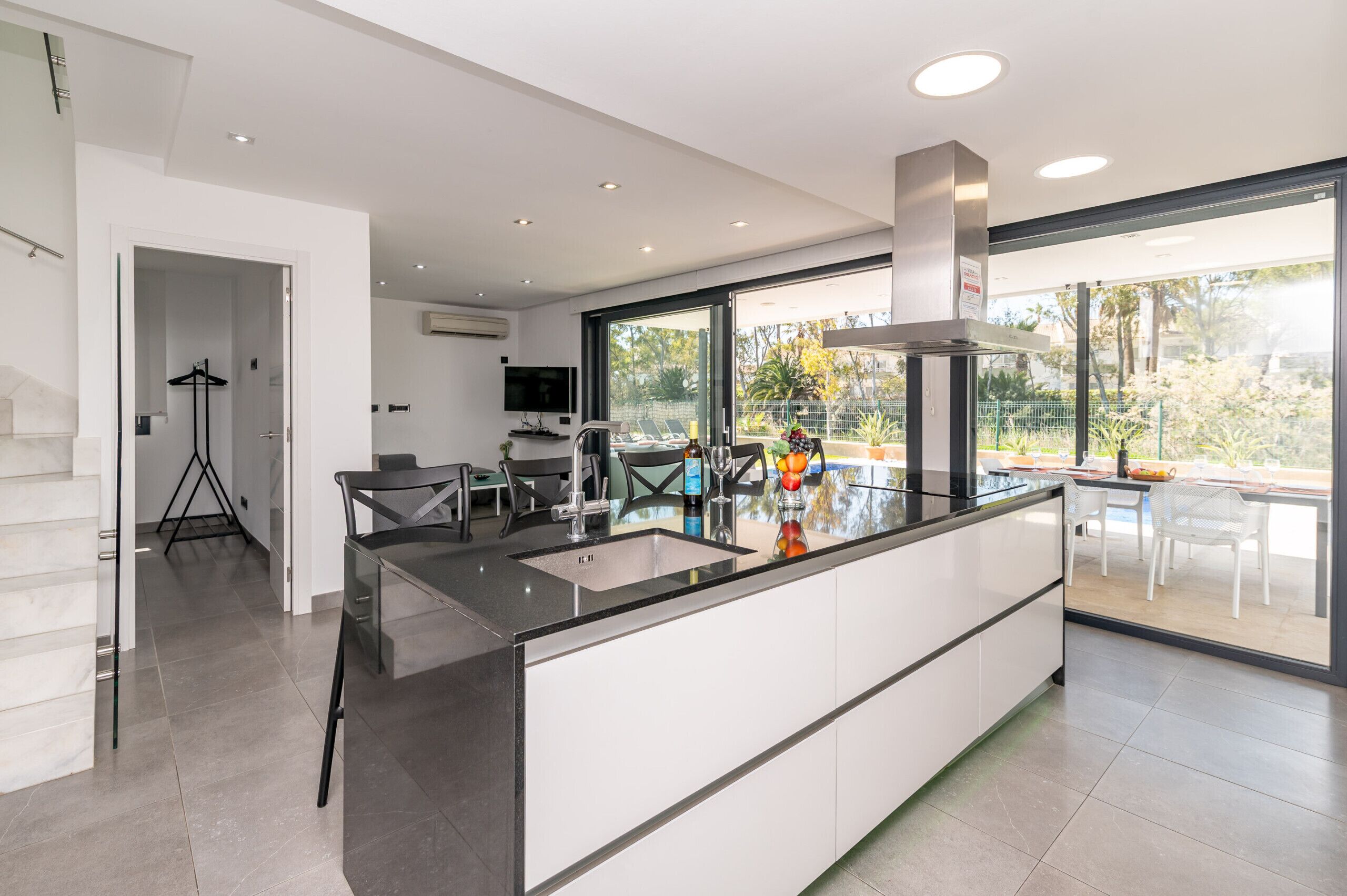 Kühlschrank, Mikrowelle, Ofen, Geschirrspüler