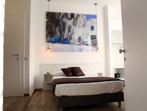 1 habitación, escritorio, tabla de planchar con plancha y wifi 