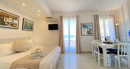 Triple Room with Balcony and Sea View