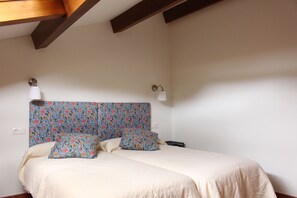 2 bedrooms, desk, free WiFi, bed sheets