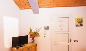 Interior - Wisteria 7 (Piana Calzata)