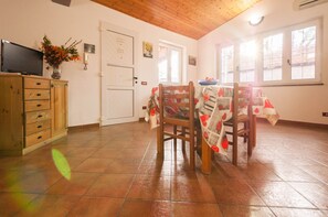 Interior - Villa with direct access to the beach, sleeps 6 (Piana Calzata)