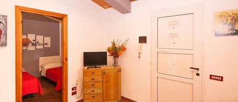 2 bedrooms, iron/ironing board, free WiFi