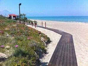 Beach - Villa with direct access to the beach, sleeps 6 (Piana Calzata)