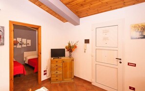 2 bedrooms, iron/ironing board, free WiFi - Wisteria 7 (Piana Calzata)