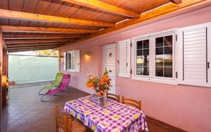 Outdoor dining - Wisteria 7 (Piana Calzata)