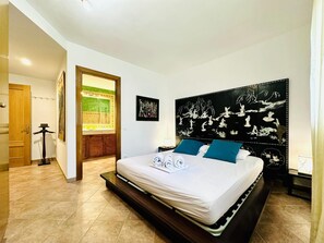 3 habitaciones, tabla de planchar con plancha, internet y ropa de cama 