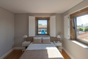 4 bedrooms, iron/ironing board, travel cot, free WiFi