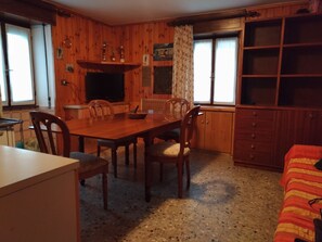 Dining - LARGE APARTMENT BETWEEN LAKE & MOUNTAINS (Verceia)
