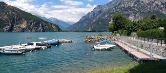 GRAND LAC VUE APPARTEMENT & MONTI               