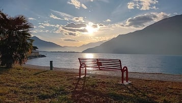 Una spiaggia nelle vicinanze