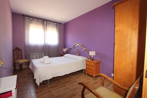 5 Schlafzimmer, Bügeleisen/Bügelbrett, kostenloses WLAN, Bettwäsche