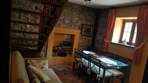 Smart TV, fireplace, books - Charming House in Ribadesella. Sea and mountain 2 to 5 people (Alea , Ribadesella)