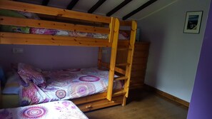 2 quartos, ferros/tábuas de passar roupa, Wi-Fi de cortesia