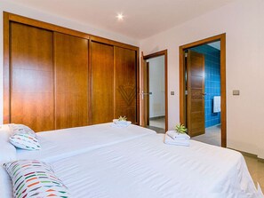 4 chambres, fer et planche à repasser, accès Internet, draps fournis