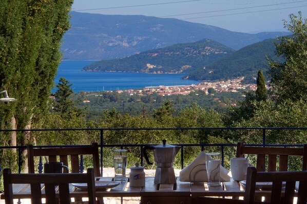 Outdoor dining - ASTONISHING SEA VIEW VILLA MARILENA (SAMI KEFALONIA)