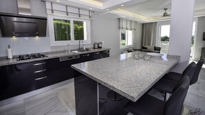 Coffee/tea maker, fridge, microwave, oven - Tranquil Villa with Sea Views & Heated Pool! (Marbella)