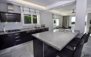 Fridge, microwave, oven, stovetop - Tranquil Villa with Sea Views & Heated Pool! (Marbella)
