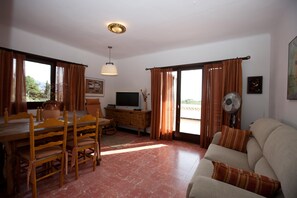TV, books, stereo - Sea view, terrace 20 m2, WIFI, parking, barbecue and garden of 1000 m2. (Roses, Girona)